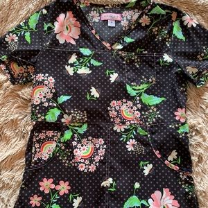 2/$15 🎉 Koi Floral Scrub top